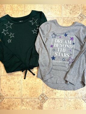 2 Girls Long Sleeve Shirts Gray and Green Glitter Stars Size 7 and 7/8